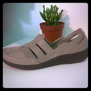 Womens Clarkes slip on shoe